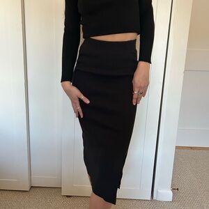 Slim-Fitting Black Skirt
